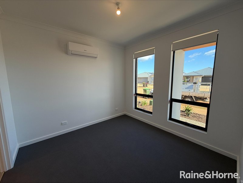 Photo - 152 Francesca Boulevard, Munno Para West SA 5115 - Image 2
