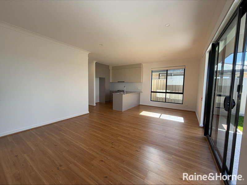 Photo - 152 Francesca Boulevard, Munno Para West SA 5115 - Image 16