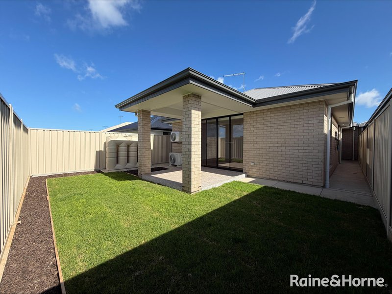 Photo - 152 Francesca Boulevard, Munno Para West SA 5115 - Image 17