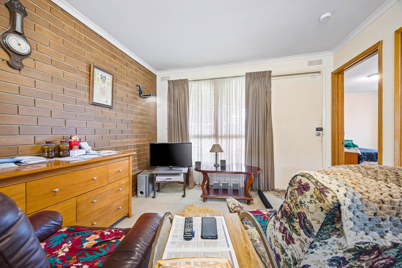 Photo - 1/52 Montgomery Street, Wendouree VIC 3355 - Image 7