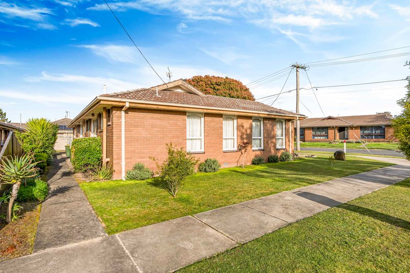 Photo - 1/52 Montgomery Street, Wendouree VIC 3355 - Image 13