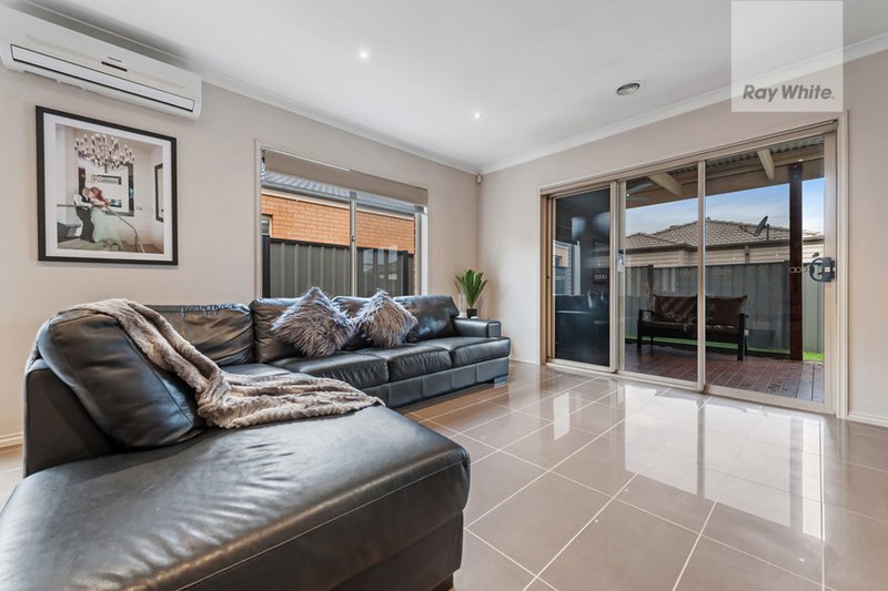 Photo - 152 Newbury Boulevard, Craigieburn VIC 3064 - Image 6