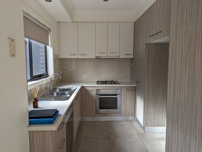 Photo - 1/52 Orrong Avenue, Reservoir VIC 3073 - Image 5