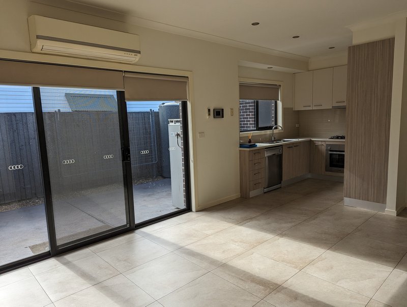 Photo - 1/52 Orrong Avenue, Reservoir VIC 3073 - Image 7