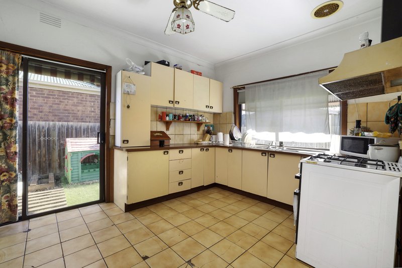 Photo - 152 Power Street, St Albans VIC 3021 - Image 4