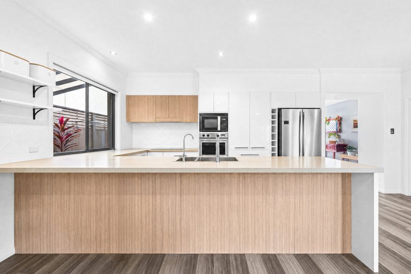 Photo - 1/52 Tallebudgera Drive, Palm Beach QLD 4221 - Image 4