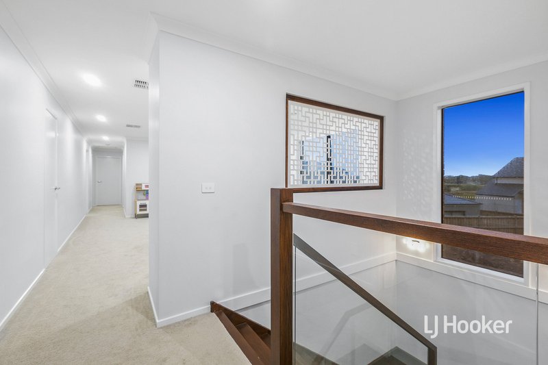 Photo - 152 Waterhaven Boulevard, Point Cook VIC 3030 - Image 13