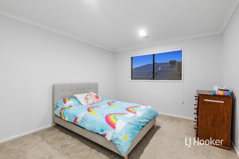 Photo - 152 Waterhaven Boulevard, Point Cook VIC 3030 - Image 18