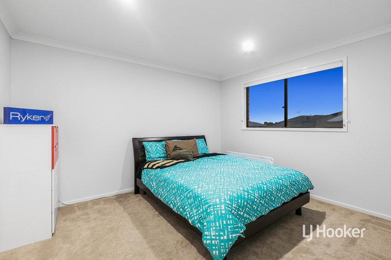 Photo - 152 Waterhaven Boulevard, Point Cook VIC 3030 - Image 19