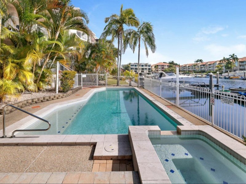 Photo - 15/20 Canal Avenue, Runaway Bay QLD 4216 - Image 15