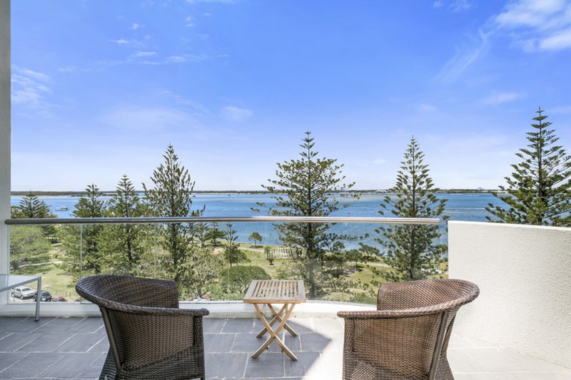 Photo - 15/204 Marine Parade, Labrador QLD 4215 - Image 3