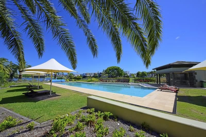 Photo - 1524 Riverdale Drive, Hope Island QLD 4212 - Image 17