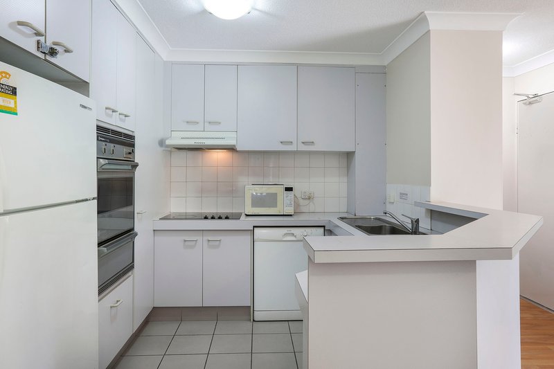 Photo - 15/27-31 Wharf Road, Surfers Paradise QLD 4217 - Image 3