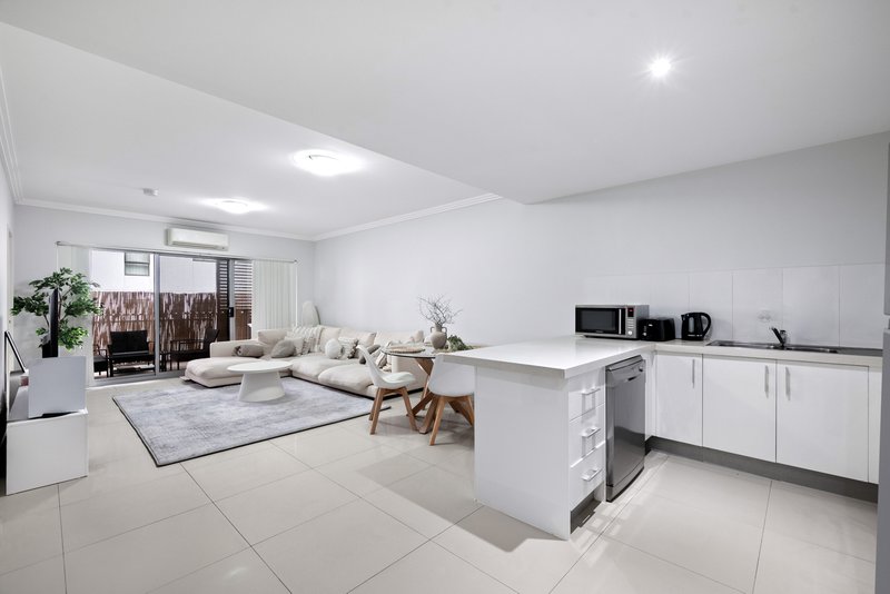 Photo - 15/3-5 Browne Parade, Warwick Farm NSW 2170 - Image 4