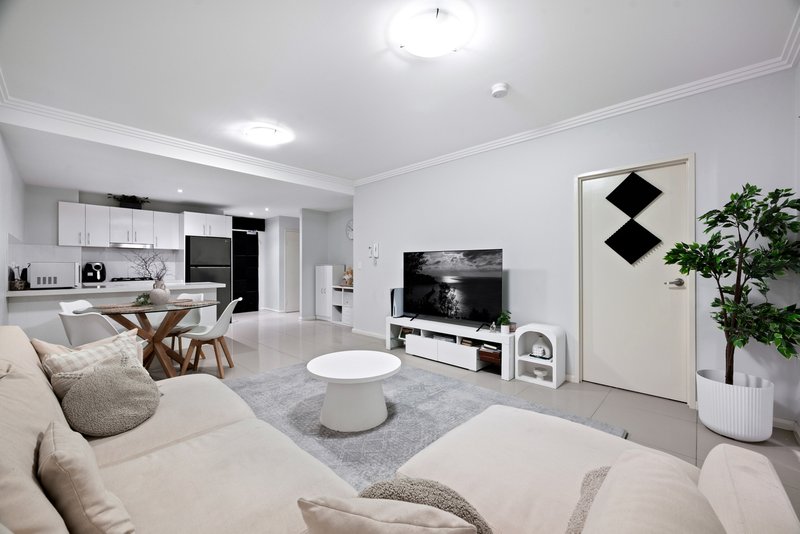 Photo - 15/3-5 Browne Parade, Warwick Farm NSW 2170 - Image 6