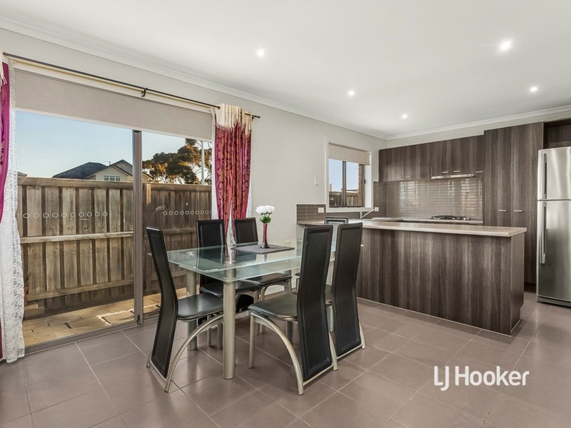 Photo - 15/3 Campaspe Way, Point Cook VIC 3030 - Image 3