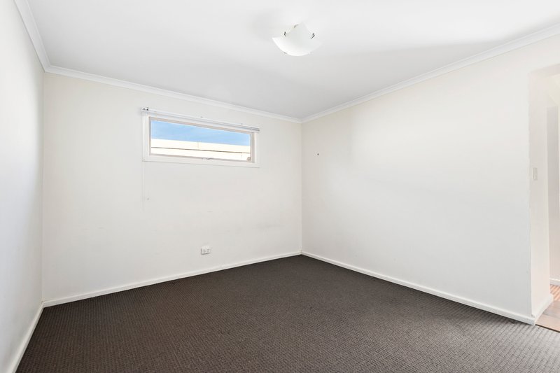 Photo - 1/53 Rosslyn Avenue, Seaford VIC 3198 - Image 8