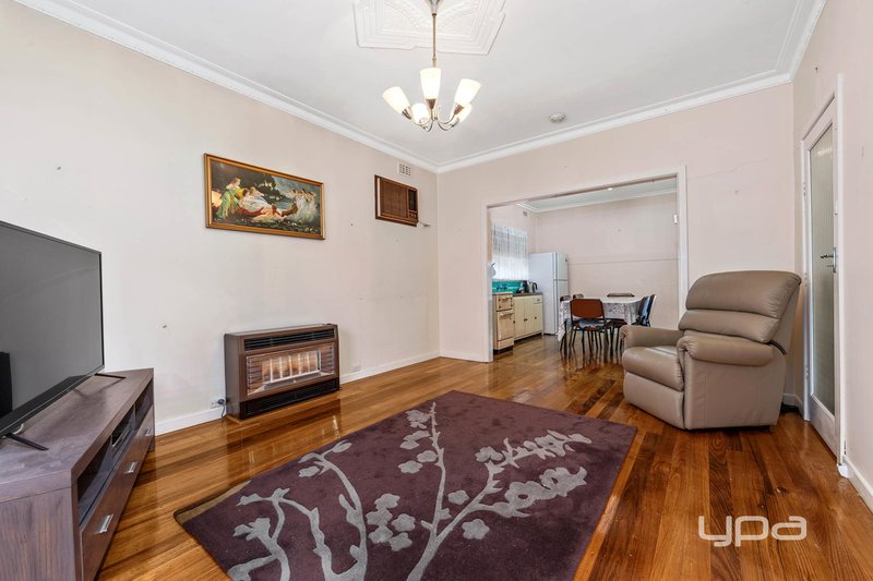 Photo - 153 Taylors Road, St Albans VIC 3021 - Image 3