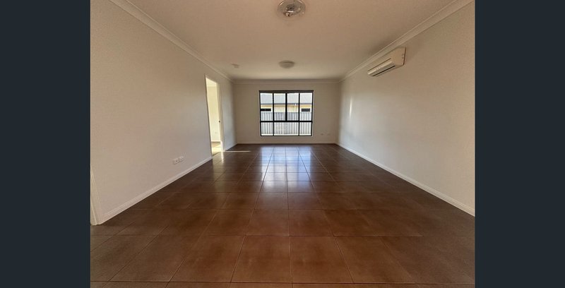Photo - 1/53 White Street, Emerald QLD 4720 - Image 3