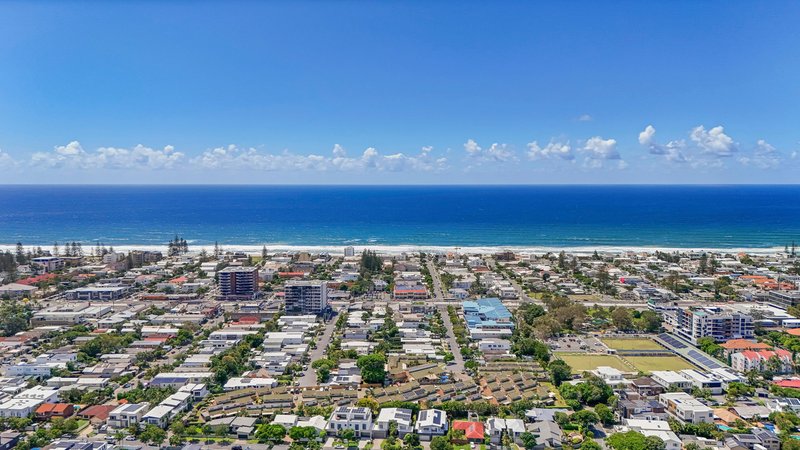 Photo - 15/30 Sportsman Avenue, Mermaid Beach QLD 4218 - Image 2