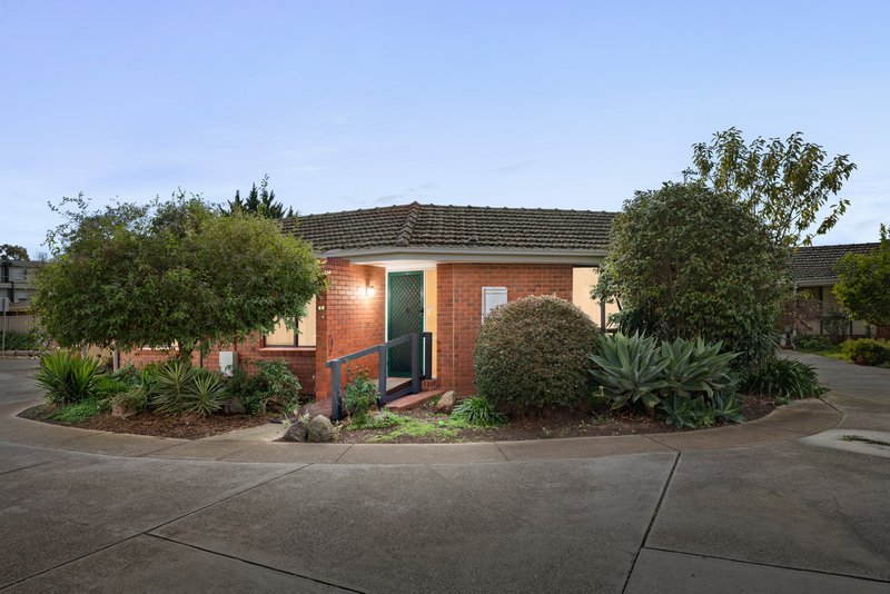 Photo - 15/31-33 Deutgam Street, Werribee VIC 3030 - Image 1
