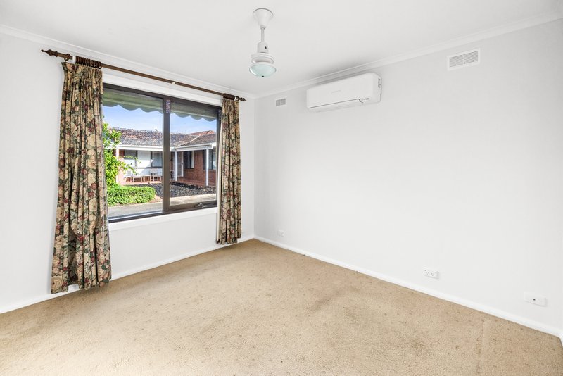 Photo - 15/31-33 Deutgam Street, Werribee VIC 3030 - Image 8