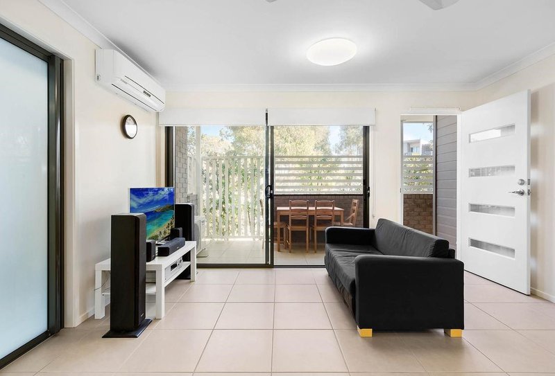 Photo - 15/35 Lavender Place (36 Carselgrove Avenue) Place, Fitzgibbon QLD 4018 - Image 2