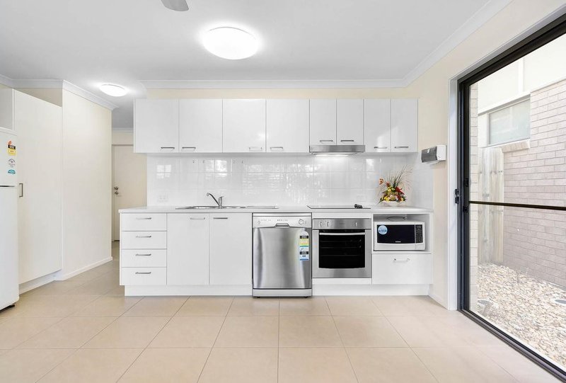 Photo - 15/35 Lavender Place (36 Carselgrove Avenue) Place, Fitzgibbon QLD 4018 - Image 5