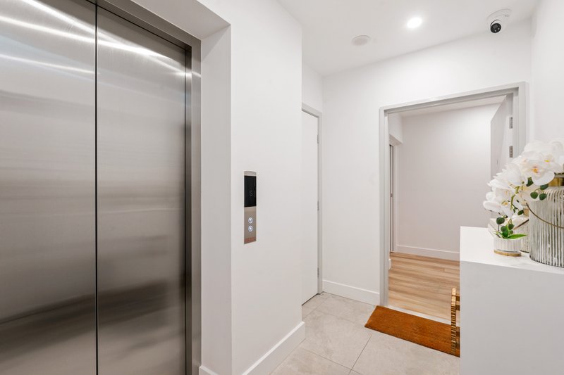 Photo - 1/536 Marine Parade, Biggera Waters QLD 4216 - Image 4
