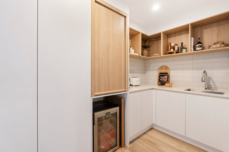 Photo - 1/536 Marine Parade, Biggera Waters QLD 4216 - Image 10