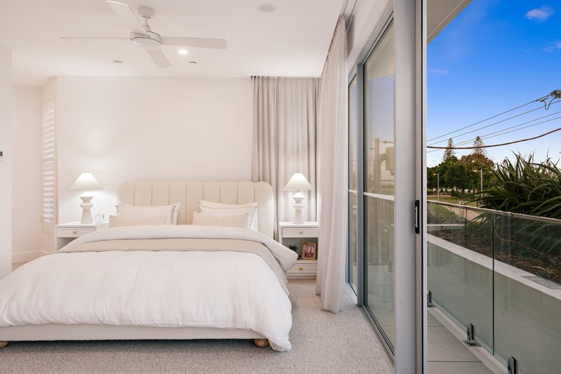 Photo - 1/536 Marine Parade, Biggera Waters QLD 4216 - Image 14