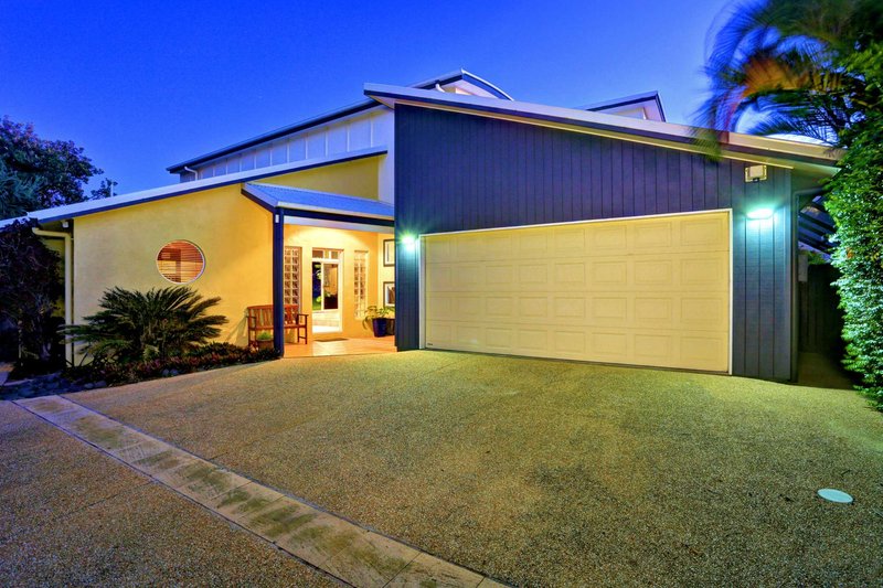 Photo - 154 Barolin Esplanade, Coral Cove QLD 4670 - Image 2