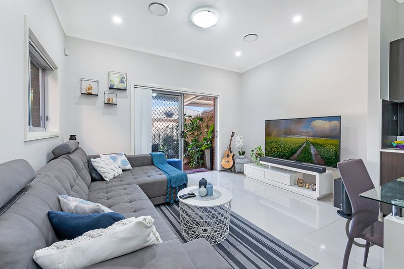 Photo - 1/54 Camilleri Avenue, Quakers Hill NSW 2763 - Image