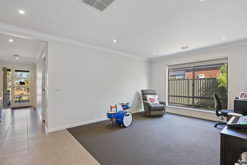 Photo - 154 Canterbury Road West , Lara VIC 3212 - Image 2