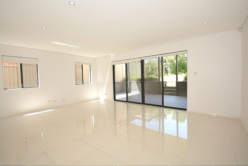 Photo - 154 Hawksview Street, Guildford NSW 2161 - Image 3