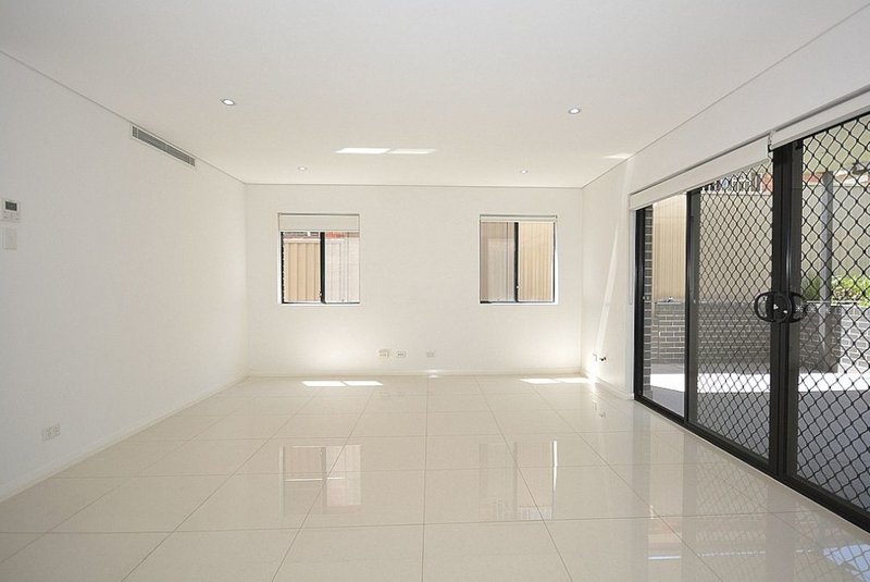 Photo - 154 Hawksview Street, Guildford NSW 2161 - Image 4