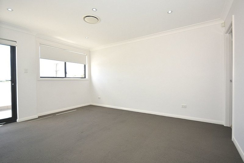 Photo - 154 Hawksview Street, Guildford NSW 2161 - Image 7