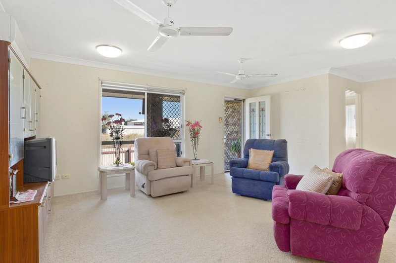 Photo - 154 Hinchliff Street, Kawana QLD 4701 - Image 2