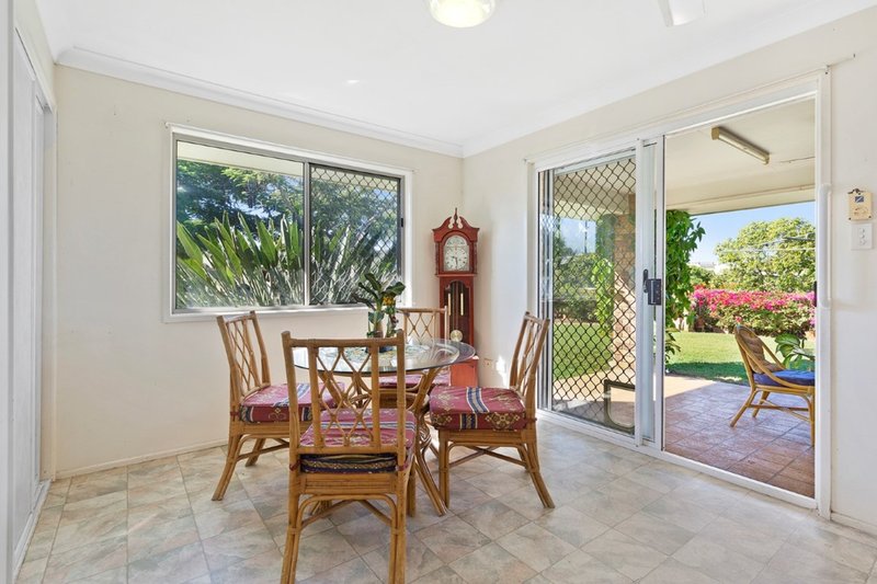 Photo - 154 Hinchliff Street, Kawana QLD 4701 - Image 5