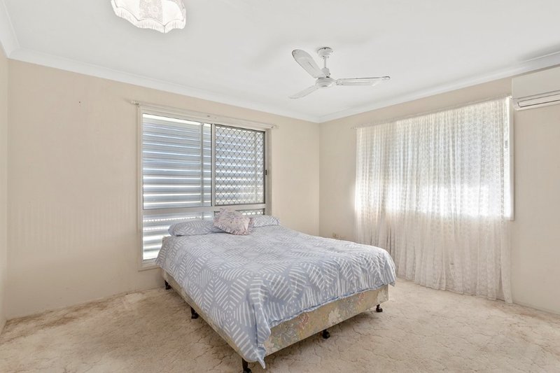 Photo - 154 Hinchliff Street, Kawana QLD 4701 - Image 6