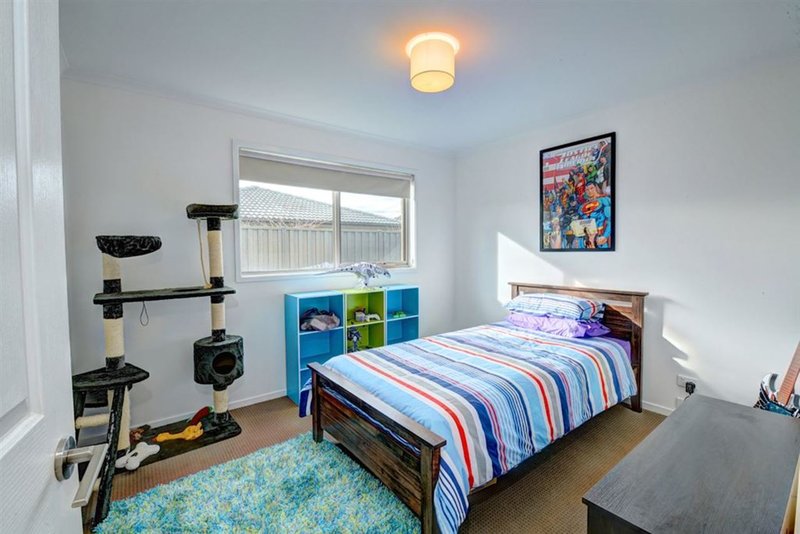 Photo - 154 Mansfield Avenue, Mount Clear VIC 3350 - Image 9