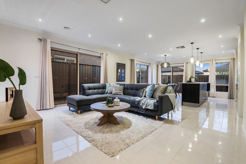 Photo - 154 Newbury Boulevard, Craigieburn VIC 3064 - Image 7