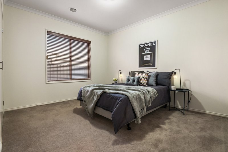 Photo - 154 Newbury Boulevard, Craigieburn VIC 3064 - Image 14