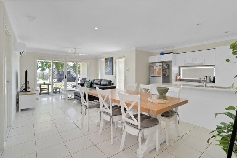 Photo - 1/54 Superior Boulevard, Andergrove QLD 4740 - Image 3