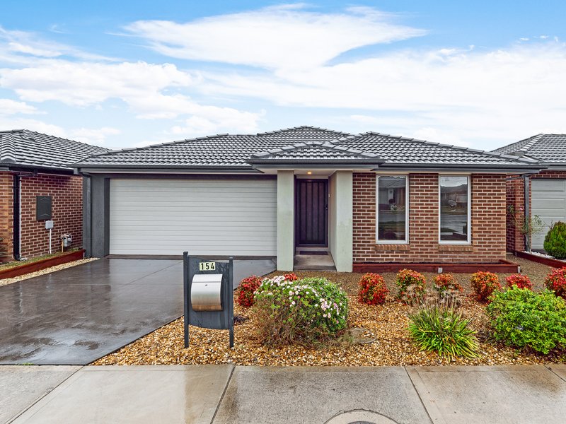 154 Thoroughbred Drive, Clyde North VIC 3978