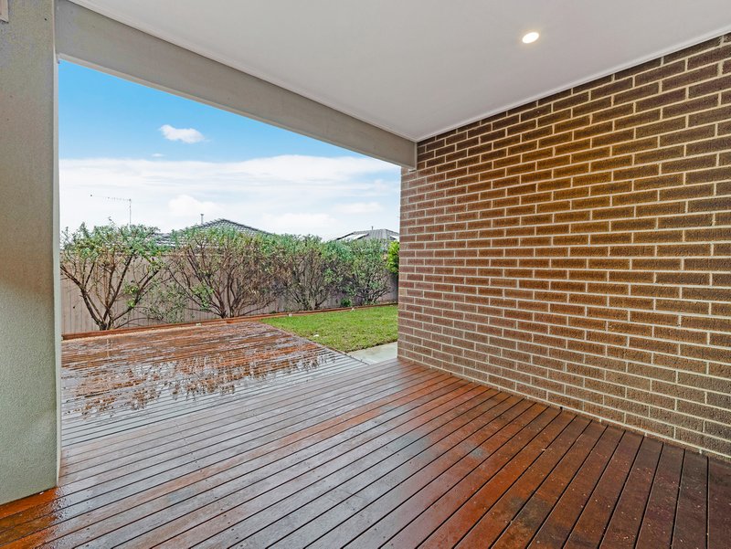 Photo - 154 Thoroughbred Drive, Clyde North VIC 3978 - Image 12