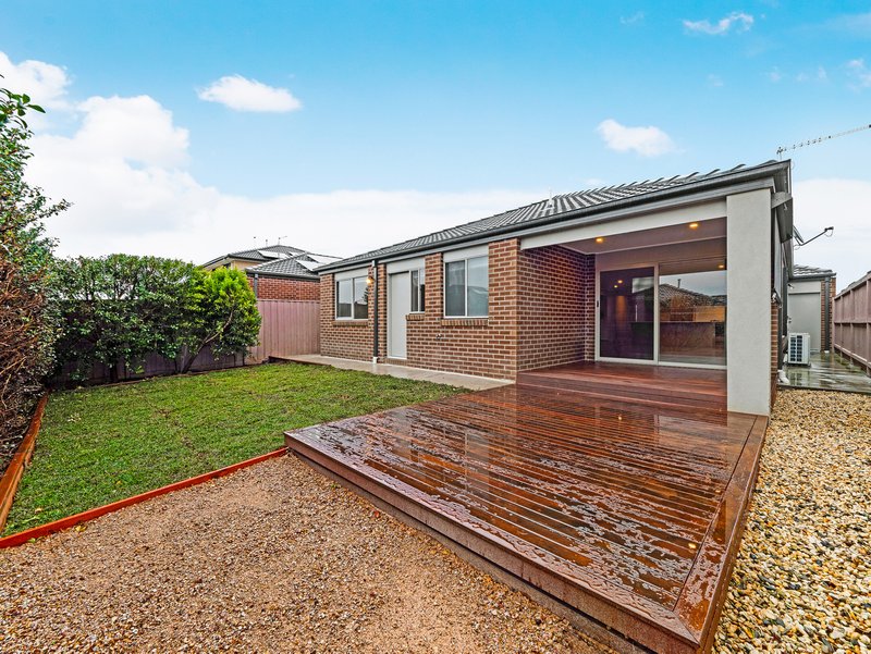 Photo - 154 Thoroughbred Drive, Clyde North VIC 3978 - Image 13