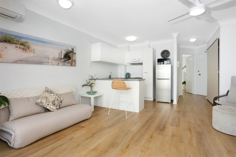 Photo - 15/416 Marine Parade, Biggera Waters QLD 4216 - Image 4