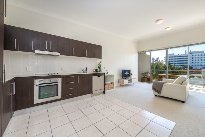 Photo - 15/5 Carey Lane, Southport QLD 4215 - Image 4