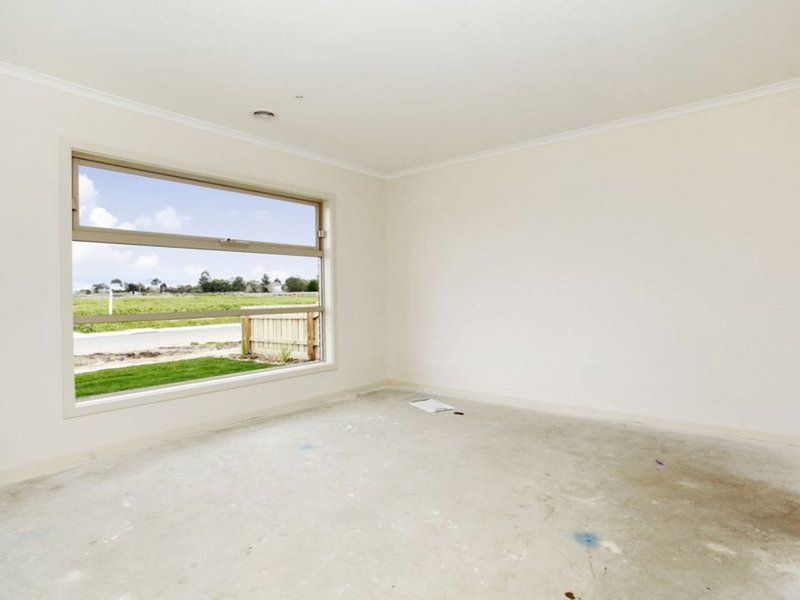 Photo - 155 Dodge Terrace, Cranbourne East VIC 3977 - Image 5